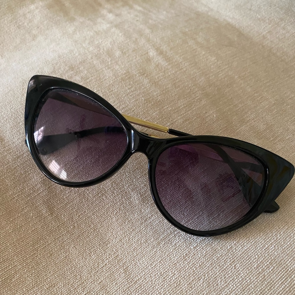 Cat eye sunglasses